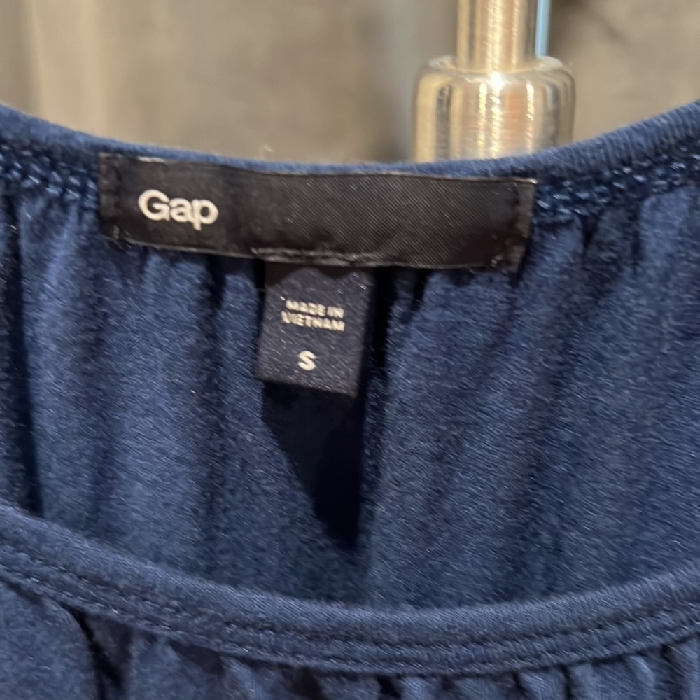Gap Blue flutter sleeve with embellishment tee - Picture 3 of 4